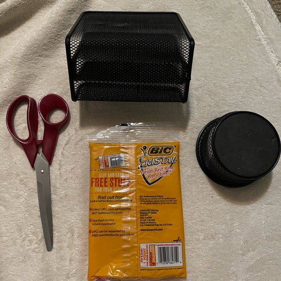 Desk supplies bundle of 4. - Picture 2 of 2